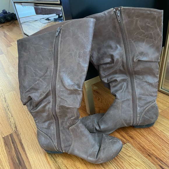 Brown side zip boots - Picture 1 of 3